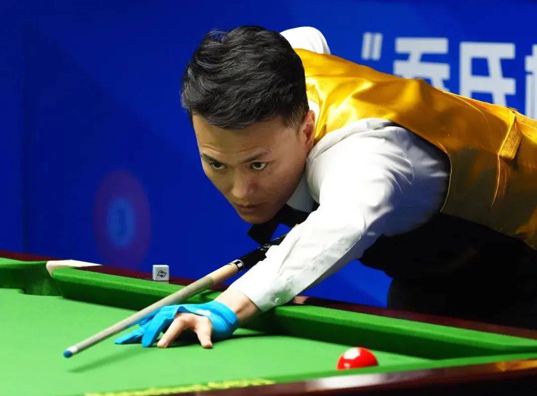 场外观众对 场外观众对