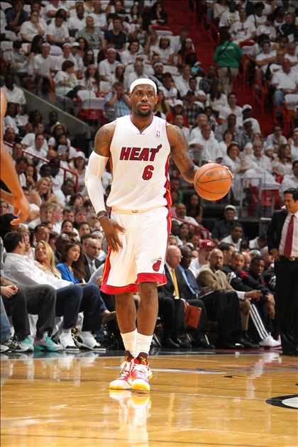 阿莱格里：劳塔罗是最强前锋之一；莱奥明白进球决定前锋价值