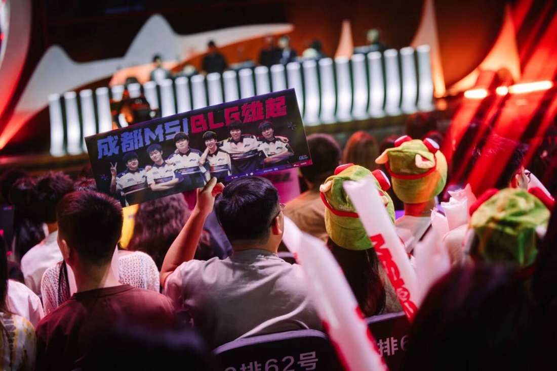 背后留有余 背后留有余